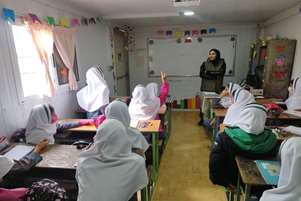 آموزش دانش‌آموزان مدارس مفتح و عفاف شهرستان کوار در زمینه تکریم سالمندان