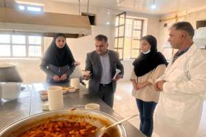 بازدید سرپرست معاونت شبکه بهداشت و درمان شهرستان کوار از آشپزخانه بیمارستان فاطمه الزهرا (س)