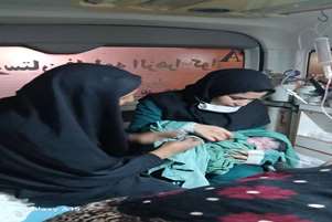 تولد شگفت‌انگیز نوزاد 4200 گرمی در آمبولانس کوار؛ مامایی در دل جاده