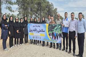 برنامه پاکسازی ورودی شهر کوار توسط کارکنان شبکه بهداشت و درمان شهرستان کوار