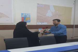 تجلیل معاون بهداشتی شبکه بهداشت و درمان شهرستان کوار از داروسازان به مناسبت روز داروساز