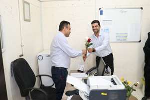 به پاس تعهد و تلاش‌های بی‌وقفه؛ تجلیل معاون شبکه بهداشت و درمان کوار از کارکنان به مناسبت روز کارمند
