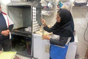 بازدید کارشناسان بهداشت محیط از مراکز تهیه و توزیع غذا در آستانه شروع ماه مبارک رمضان