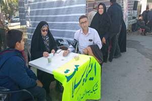 ارائه خدمات سنجش و کنترل فشار خون توسط داوطلبین سلامت در اجتماع موکب ها برای گرامیداشت سردار شهید قاسم سلیمانی شهرستان کوار