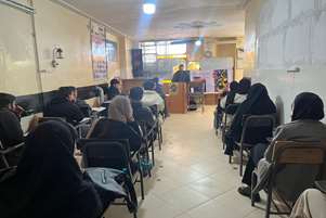 آموزش سبک زندگی سالم و پیشگیری از سوانح و حوادث به جوانان حاضر در آموزشگاه راهنمایی و رانندگی شهرستان کوار