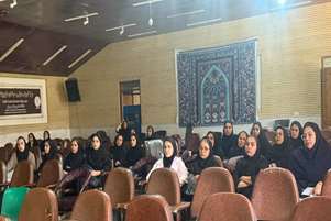 برگزاری دوره آموزشی تبیین اهداف کلاس‌های آمادگی برای زایمان ویژه کادر بهداشتی و مامایی در شهرستان کوار