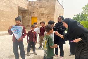 همکاری شبکه بهداشت و‌ درمان و آموزش و پرورش کوار در اجرای طرح فلورایدتراپی در روستای نوروزان