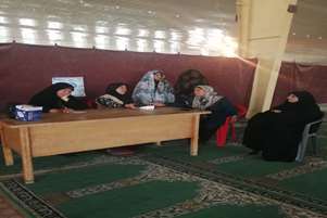 برپایی میز خدمت هفته سلامت با حضور داوطلبین سلامت در نماز جمعه
