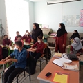 بازدید بیماریابی رشک و شپش و ارایه آموزش های سلامت به دانش آموزان مدارس روستایی شهرستان کوار توسط بهورزان